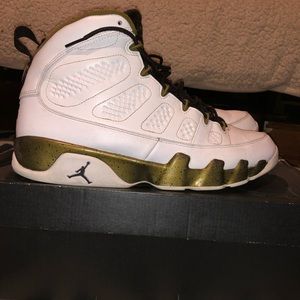 Air Jordan Statue 9